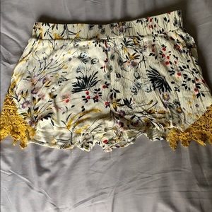 NWOT ✨Dry Goods ✨ Lace Up Flower Pattern Shorts